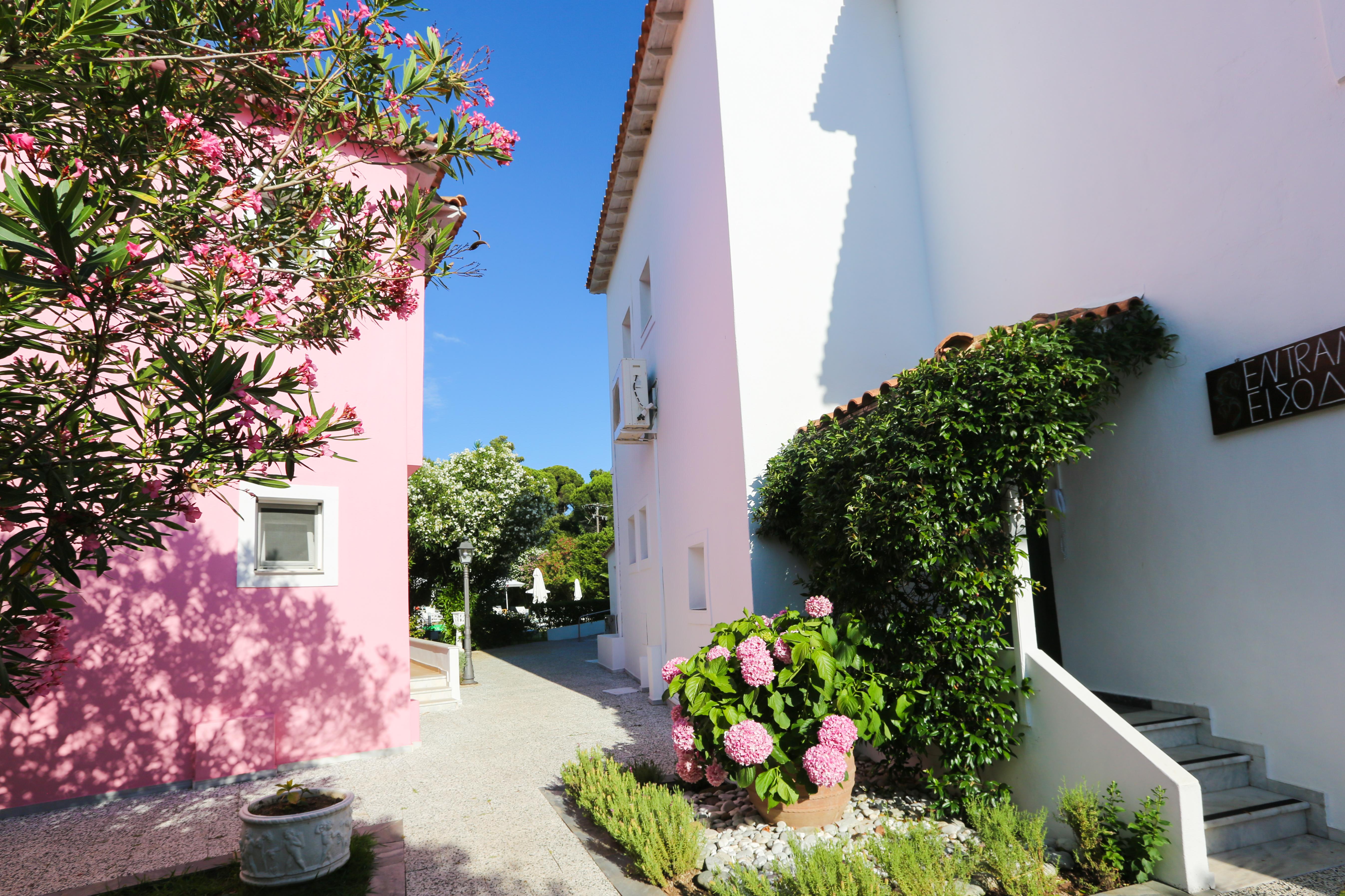 Mandraki Village Boutique Hotel Koukounaries Exterior photo